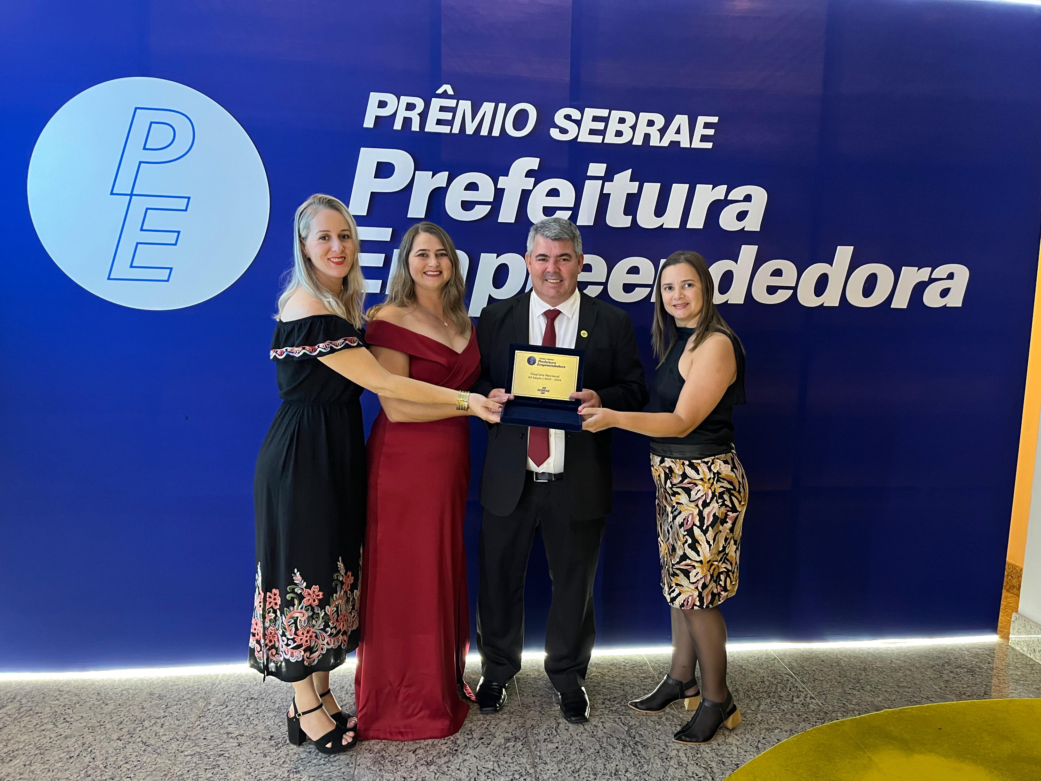 Imagem da notícia: Rio Novo do Sul se destaca nacionalmente ao concorrer em Brasília ao Prêmio Prefeitura Empreendedora
